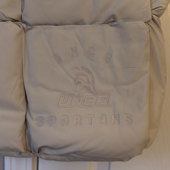 UNCG UNC Greensboro White Puffer Tote - Magnetic Clasp - Picture 2 of 8